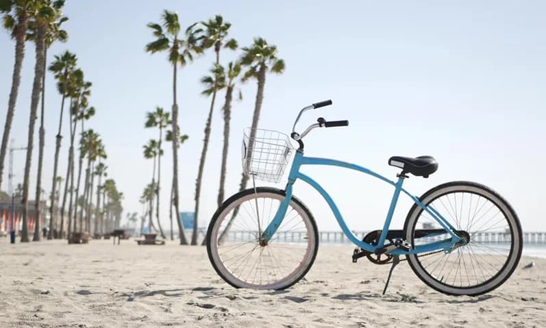 Wide shot of Oceanside Pier stretching into the Pacific Ocean